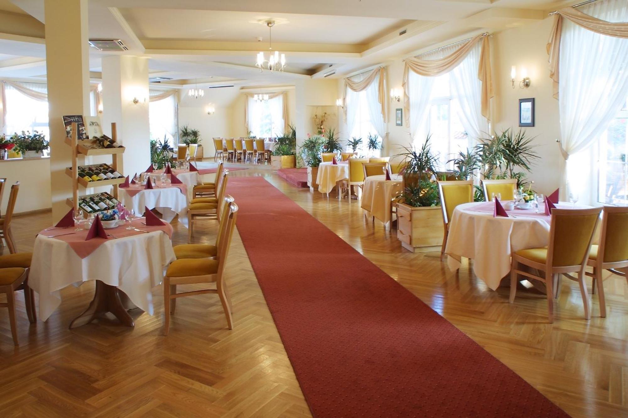 Hotel Bielany Bielany Wrocławskie Dış mekan fotoğraf