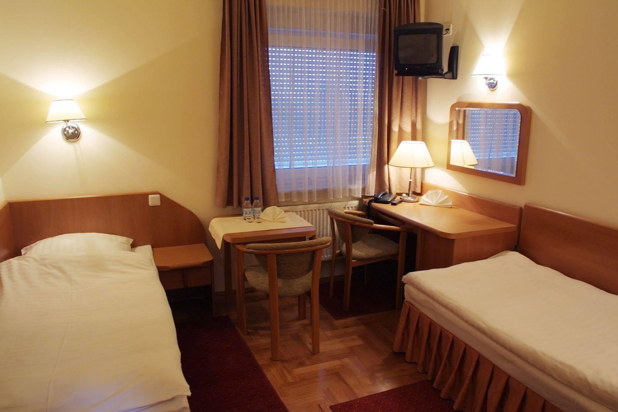 Hotel Bielany Bielany Wrocławskie Dış mekan fotoğraf