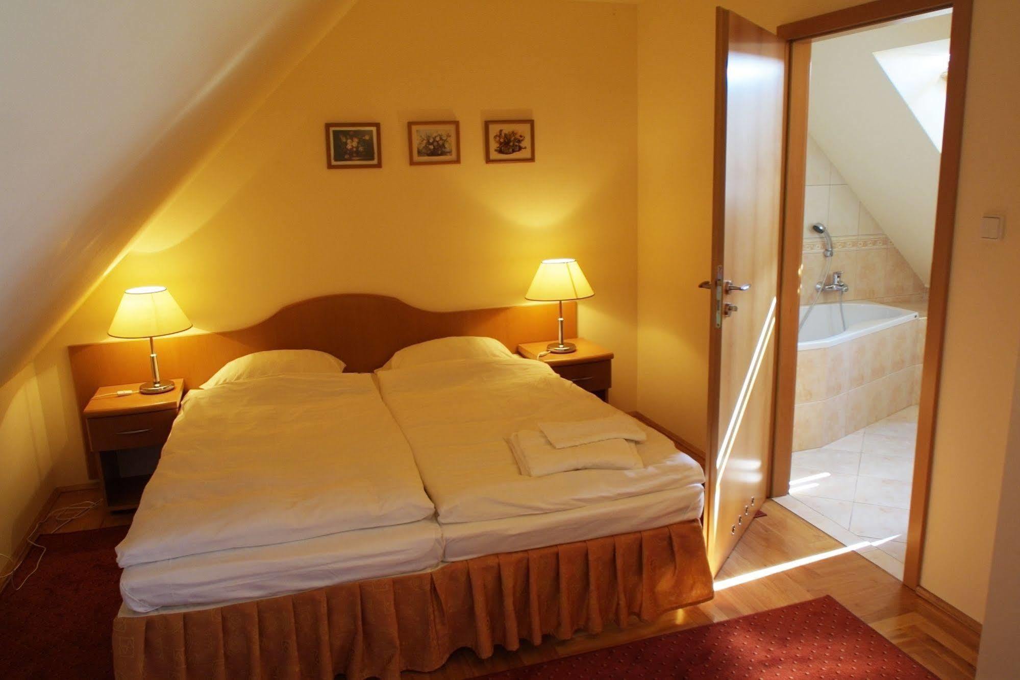 Hotel Bielany Bielany Wrocławskie Dış mekan fotoğraf